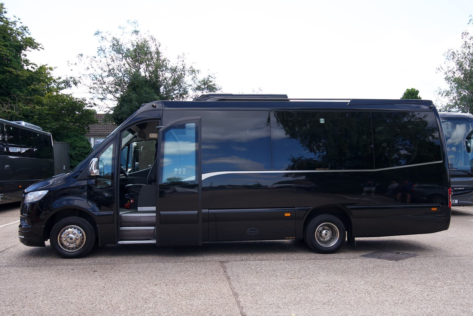 EXECUTIVE & BUSINESS TRAVEL